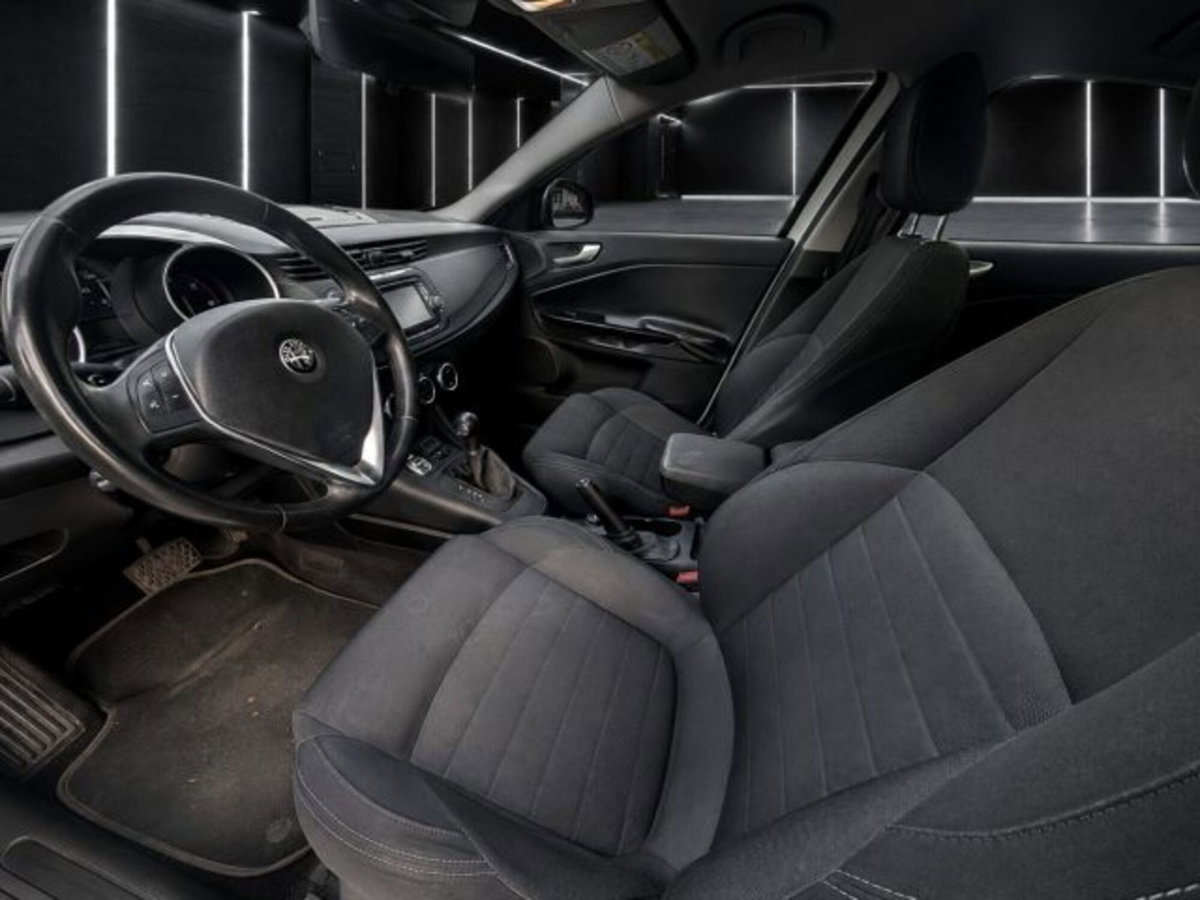 Alfa Romeo Giulietta 1.6 JTDm Super 120cv tct (6)