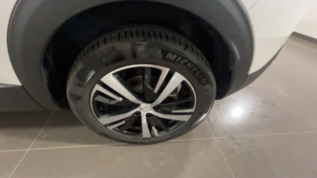 Peugeot 3008 1.2 hybrid GT 145cv e-dcs6 (13)