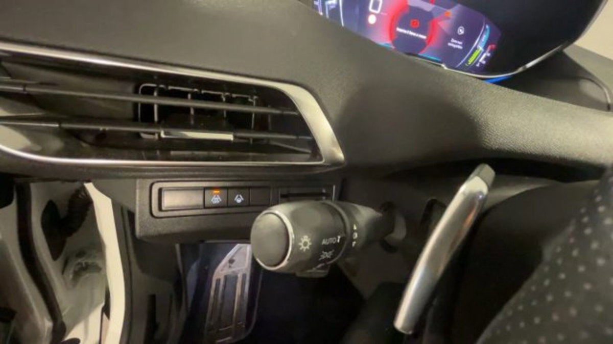 Peugeot 3008 1.2 hybrid GT 145cv e-dcs6 (8)