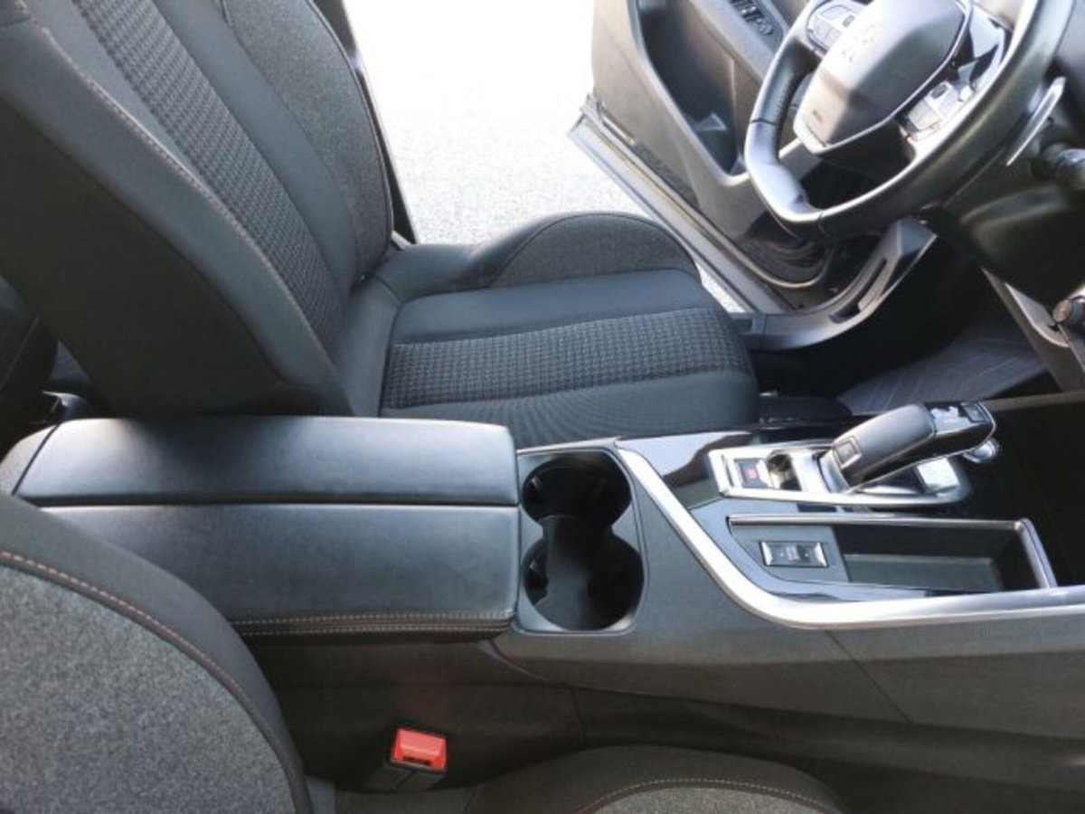 Peugeot 3008 BlueHDi 130 S&S EAT8 Active Business (17)