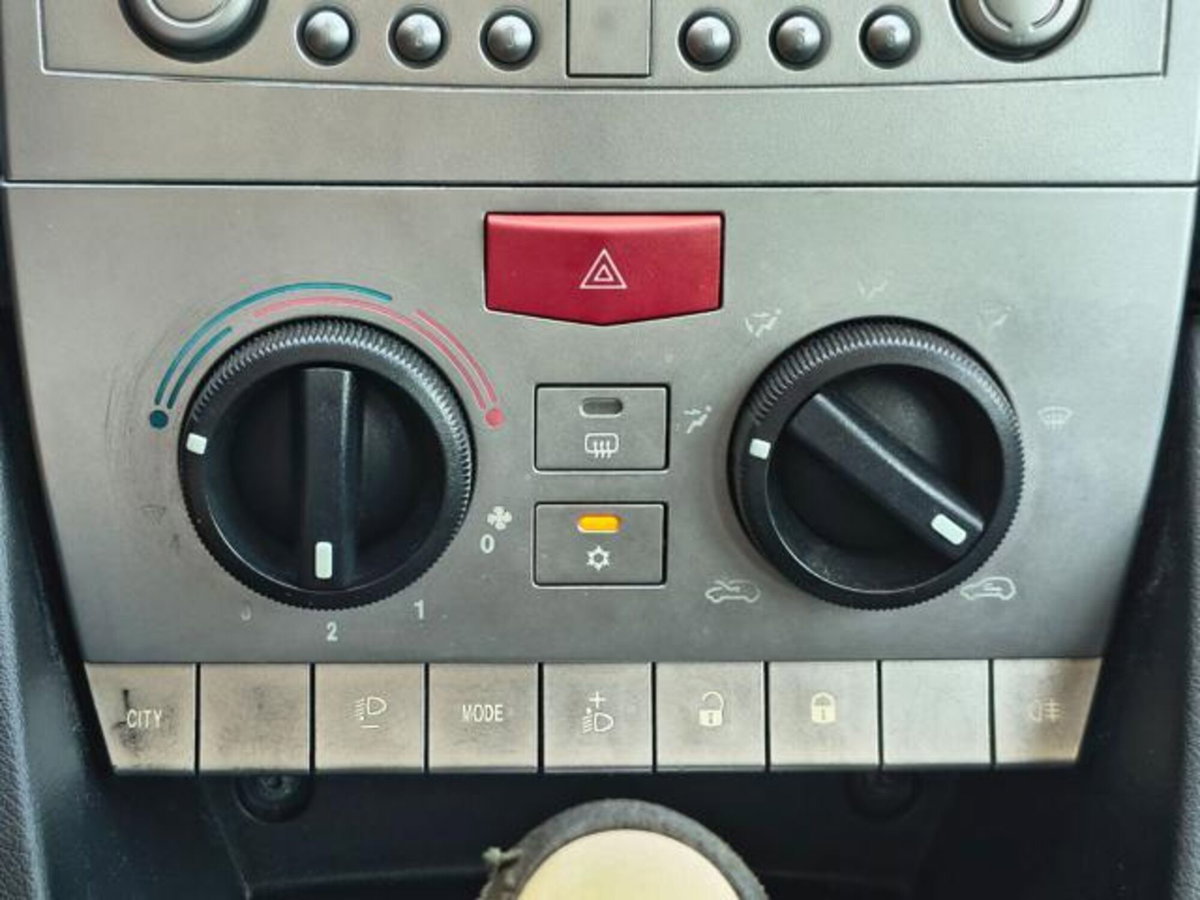 Lancia Ypsilon 1.2 Argento (11)