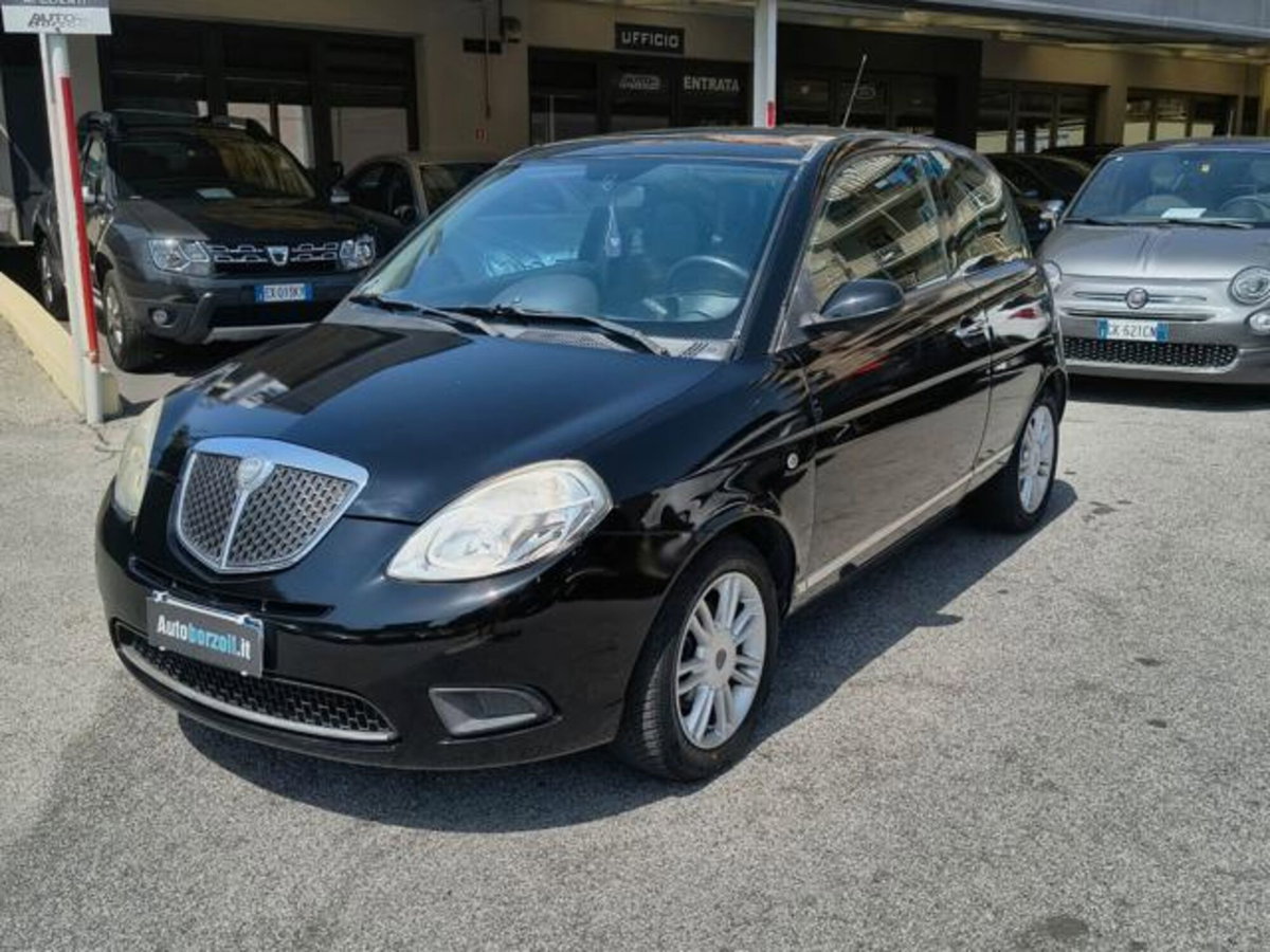 Lancia Ypsilon 1.2 Argento (17)