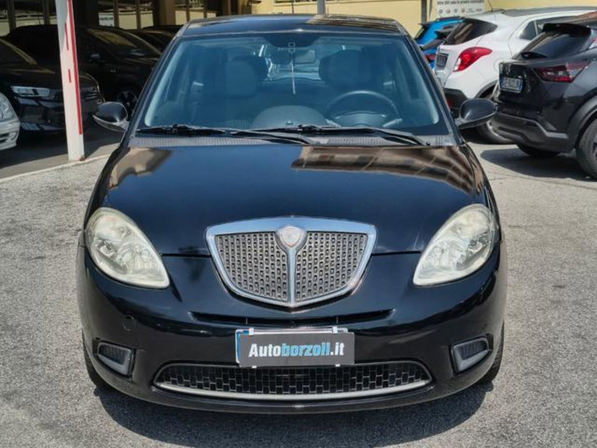 Lancia Ypsilon 1.2 Argento (2)
