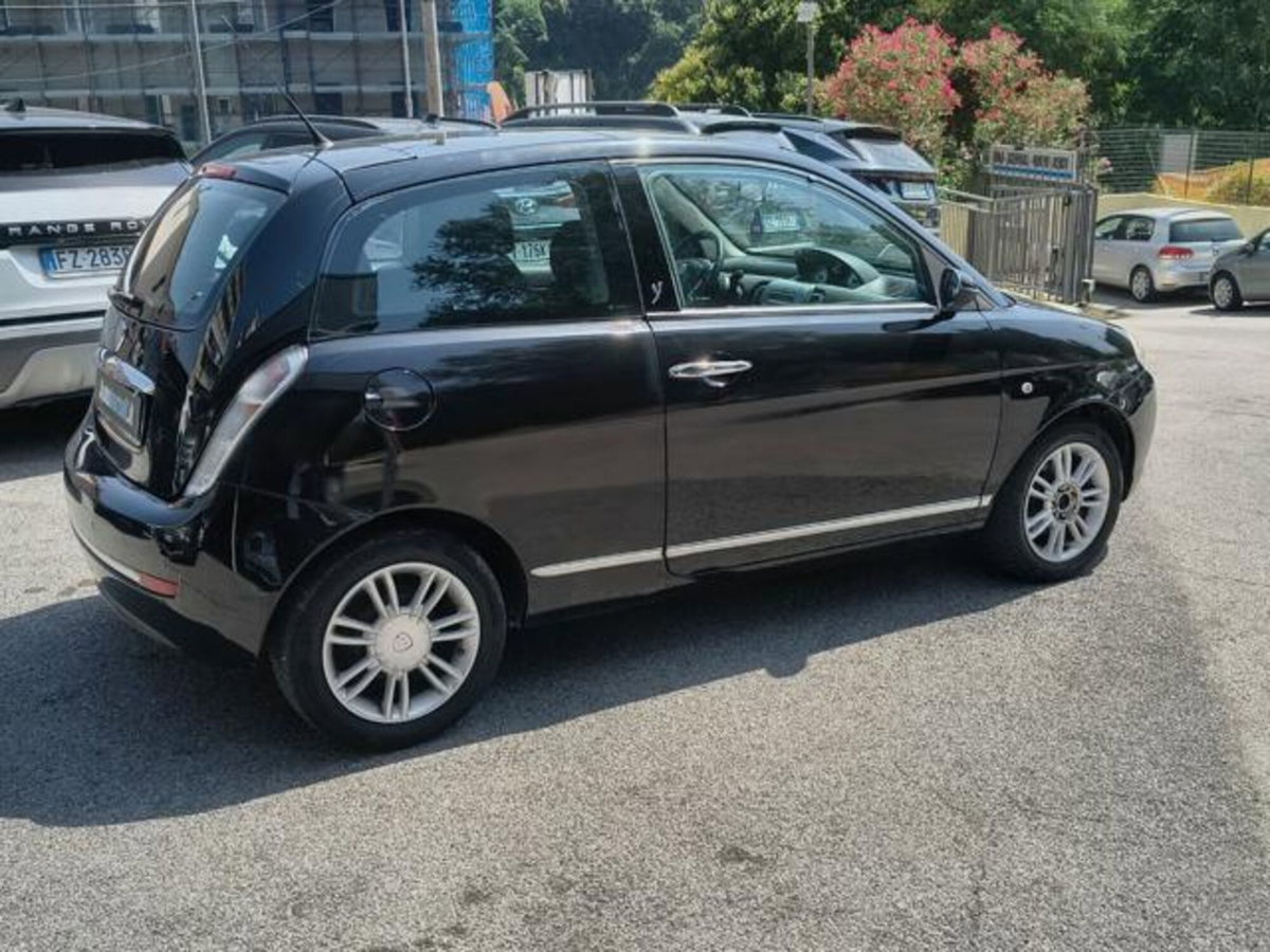 Lancia Ypsilon 1.2 Argento (4)