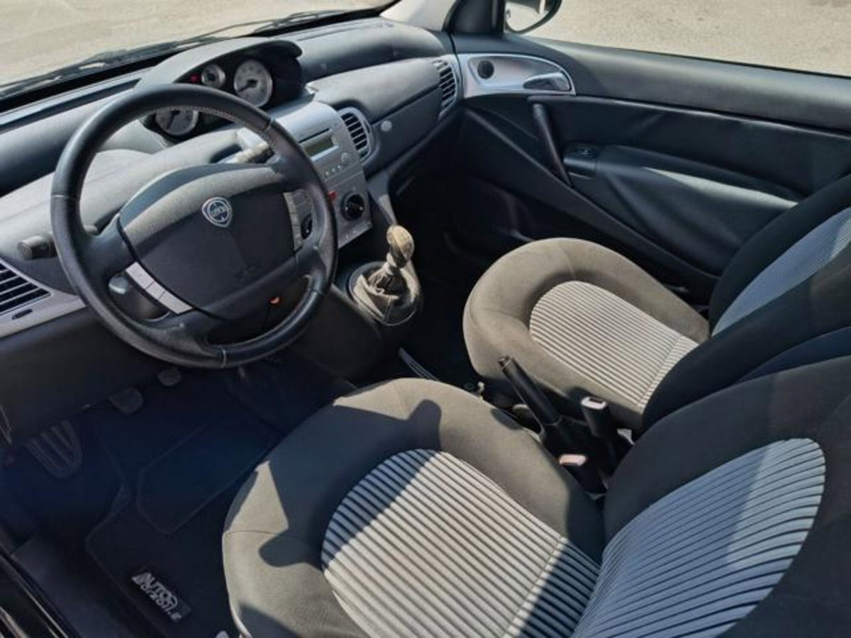 Lancia Ypsilon 1.2 Argento (7)