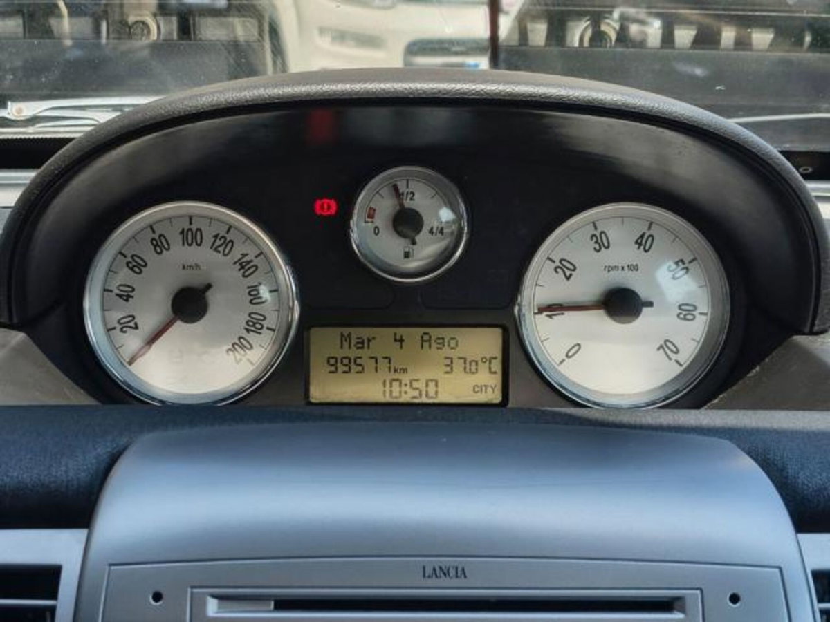 Lancia Ypsilon 1.2 Argento (9)