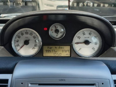 Lancia Ypsilon 1.2 Argento (9)