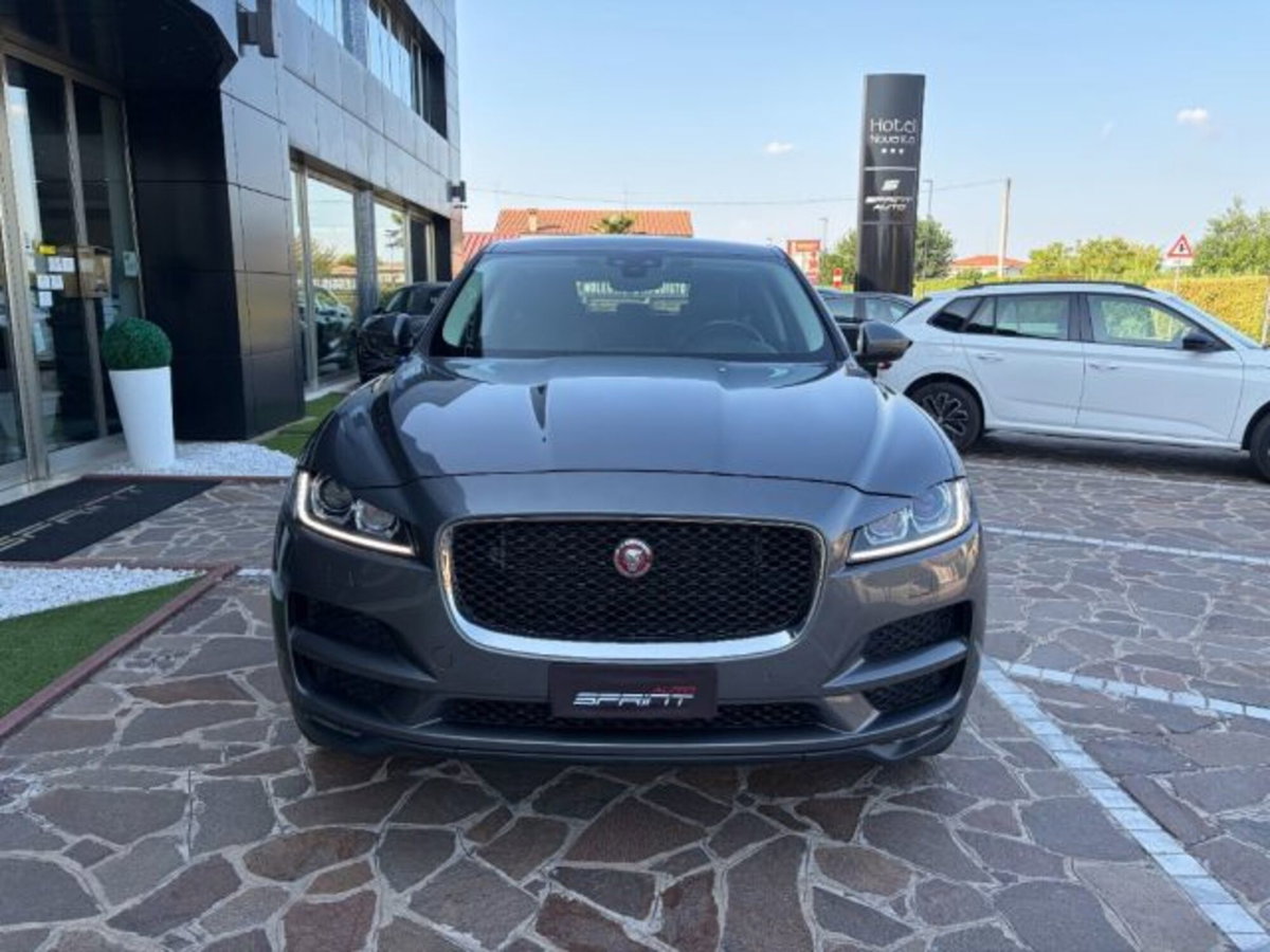 Jaguar F-Pace 2.0 D 180 CV Prestige (10)