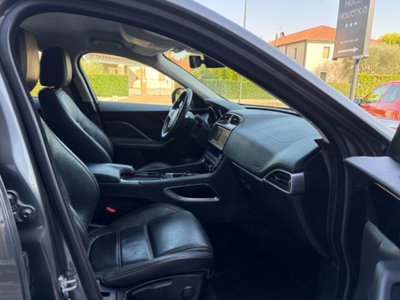 Jaguar F-Pace 2.0 D 180 CV Prestige (12)