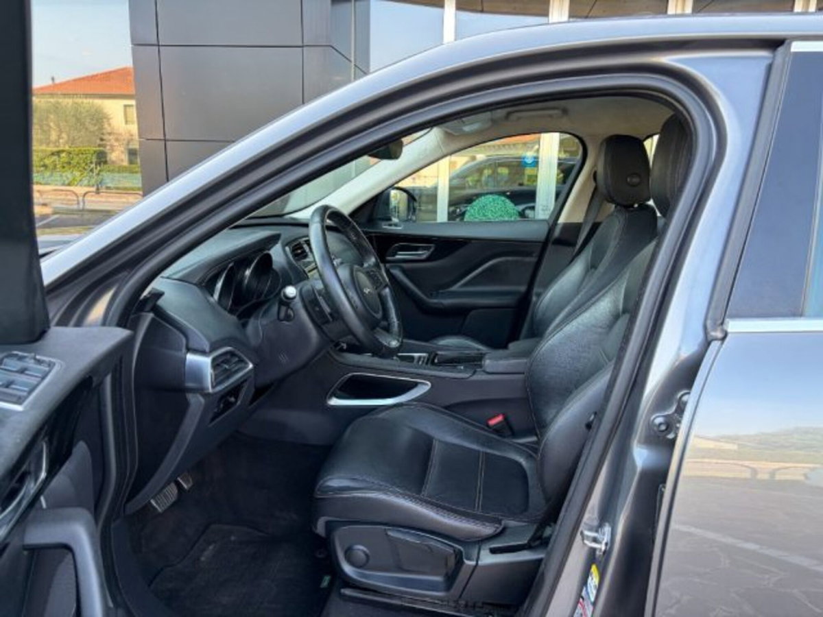 Jaguar F-Pace 2.0 D 180 CV Prestige (4)