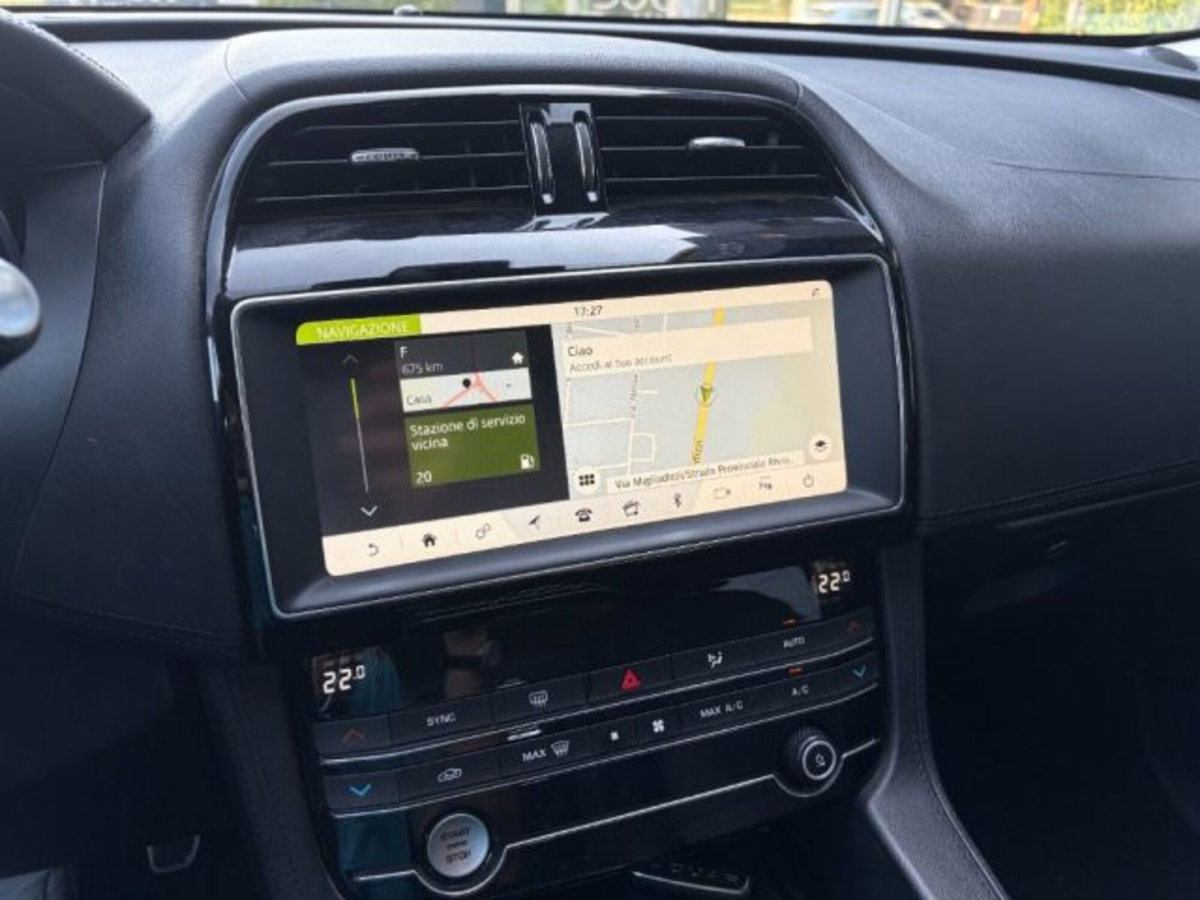 Jaguar F-Pace 2.0 D 180 CV Prestige (9)