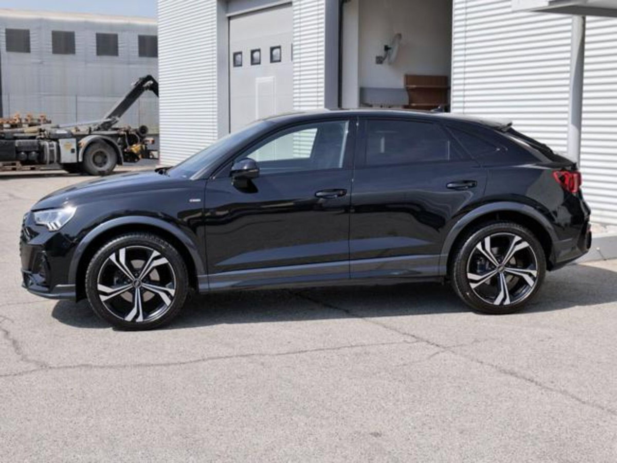 Audi Q3 Sportback 35 2.0 tdi Identity Black s-tronic (2)