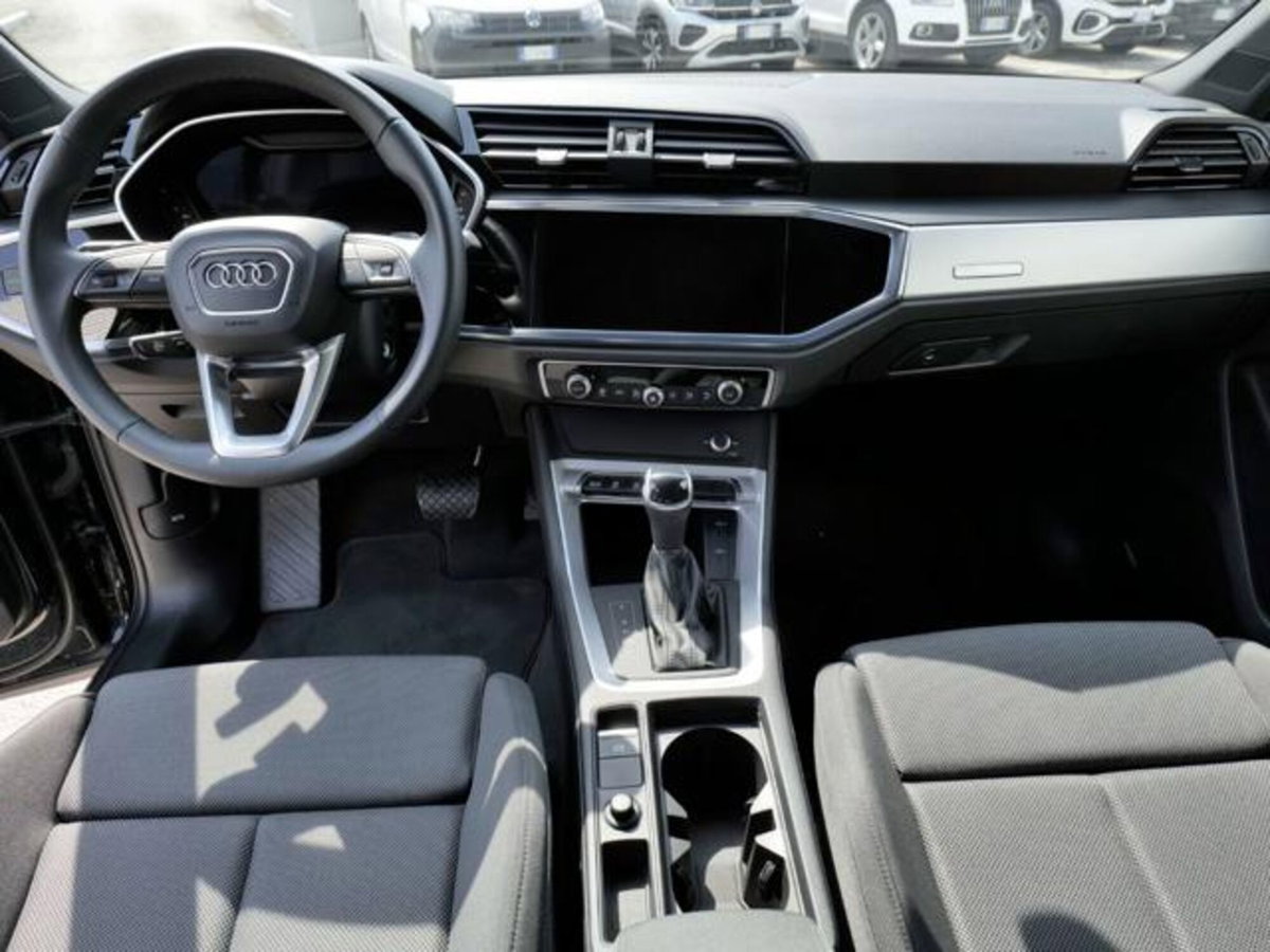 Audi Q3 Sportback 35 2.0 tdi Identity Black s-tronic (7)