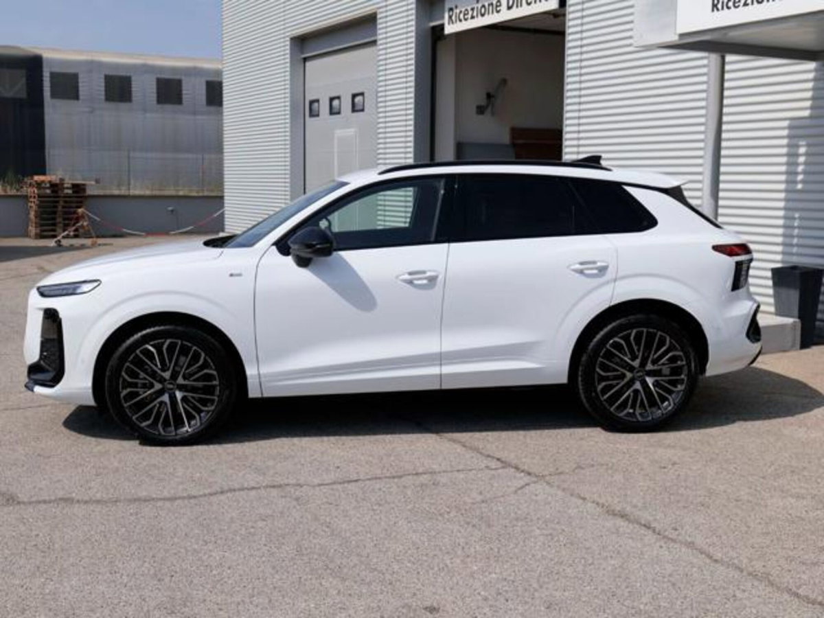 Audi Q3 Sportback 2.0 tdi S line edition 150cv s-tronic (2)