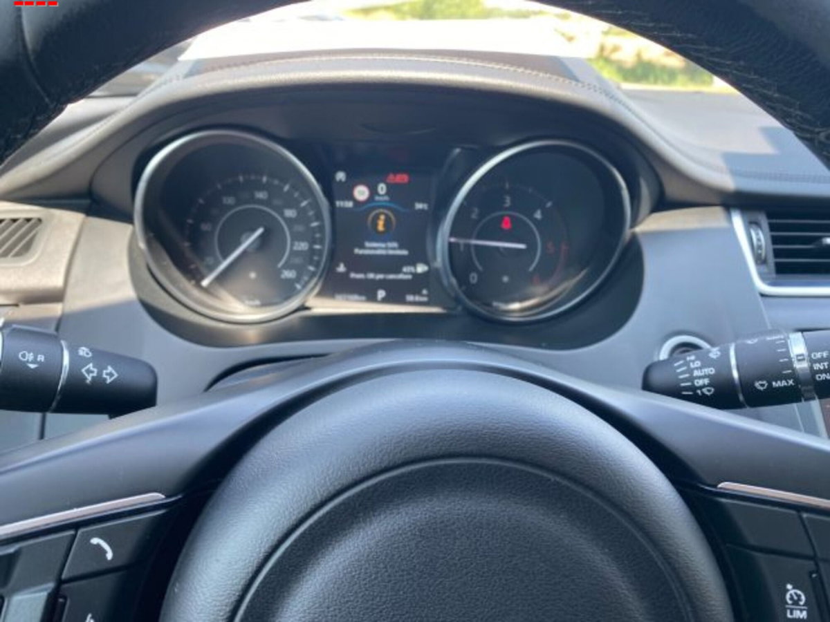 Jaguar E-Pace 2.0D 150 CV AWD aut. (11)