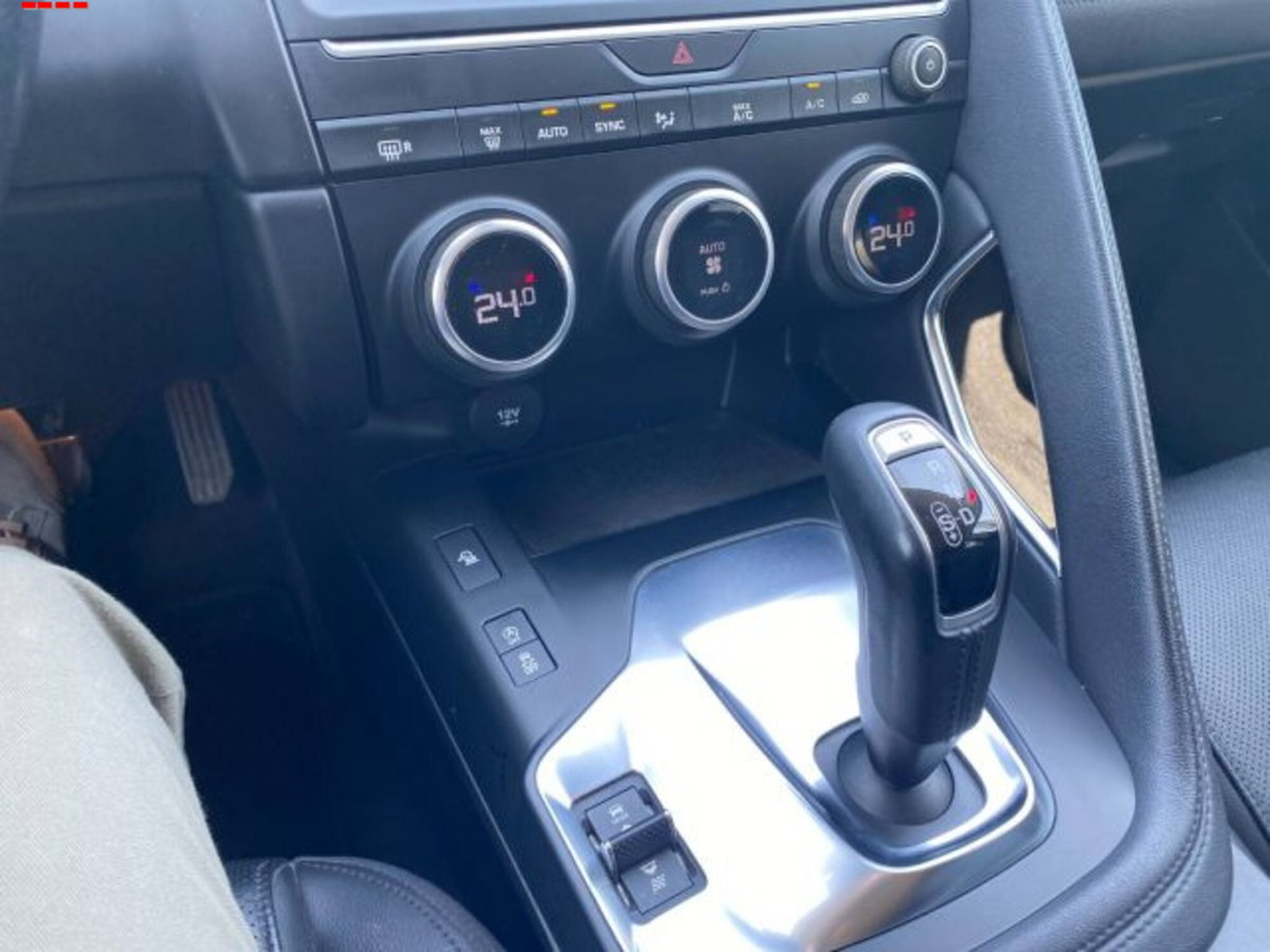 Jaguar E-Pace 2.0D 150 CV AWD aut. (13)