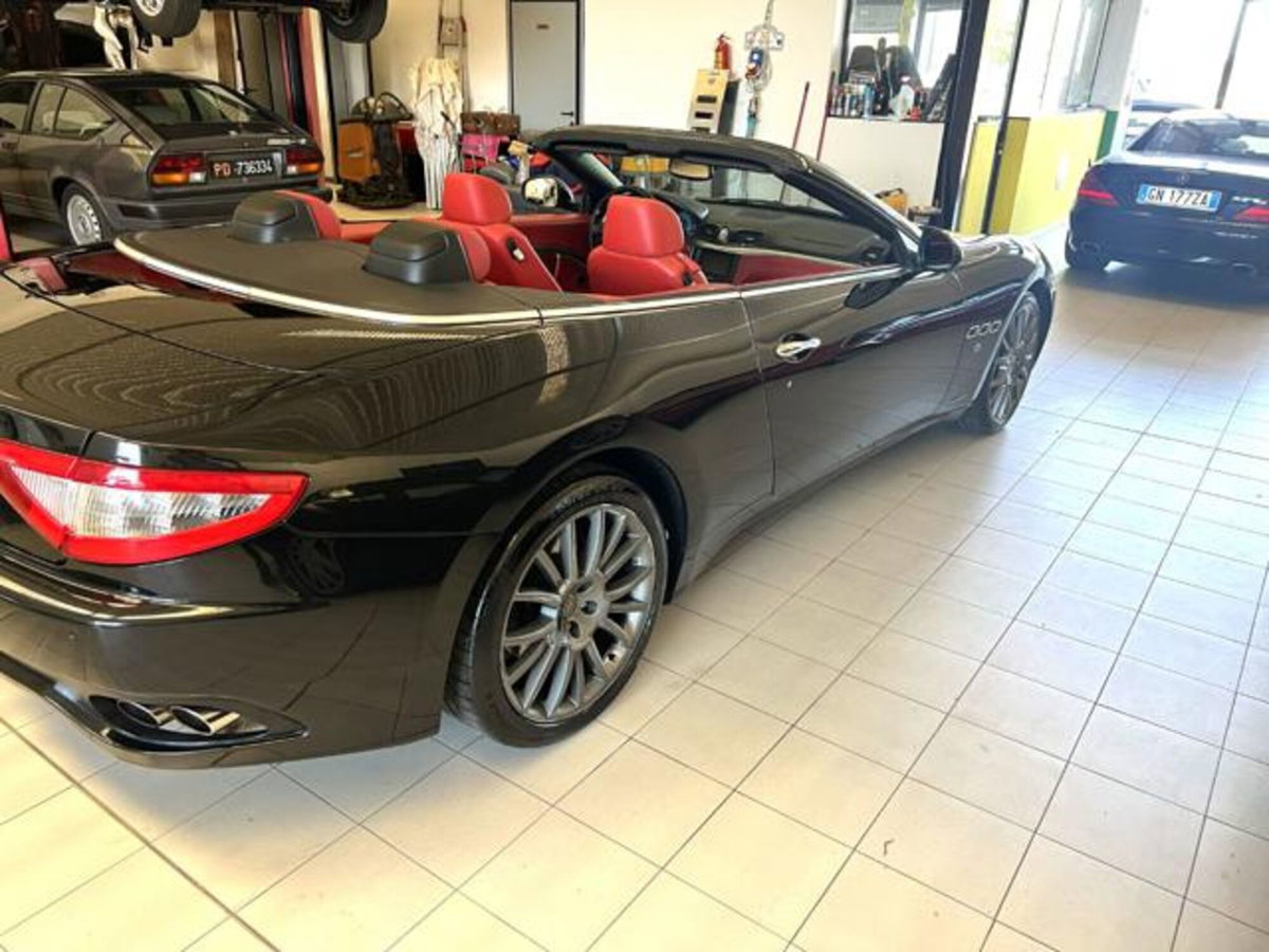 Maserati Grancabrio 4.7 V8 (3)
