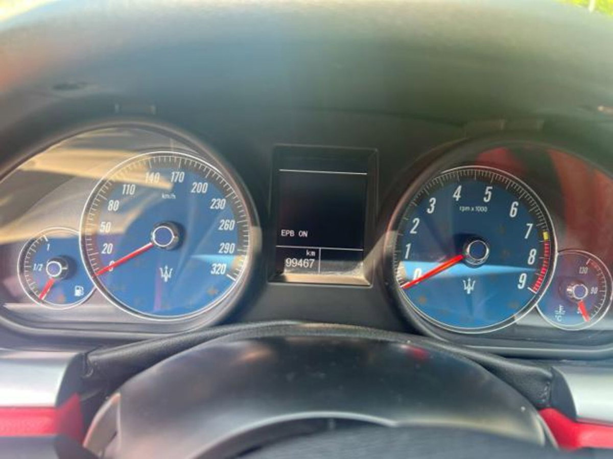 Maserati Grancabrio 4.7 V8 (7)