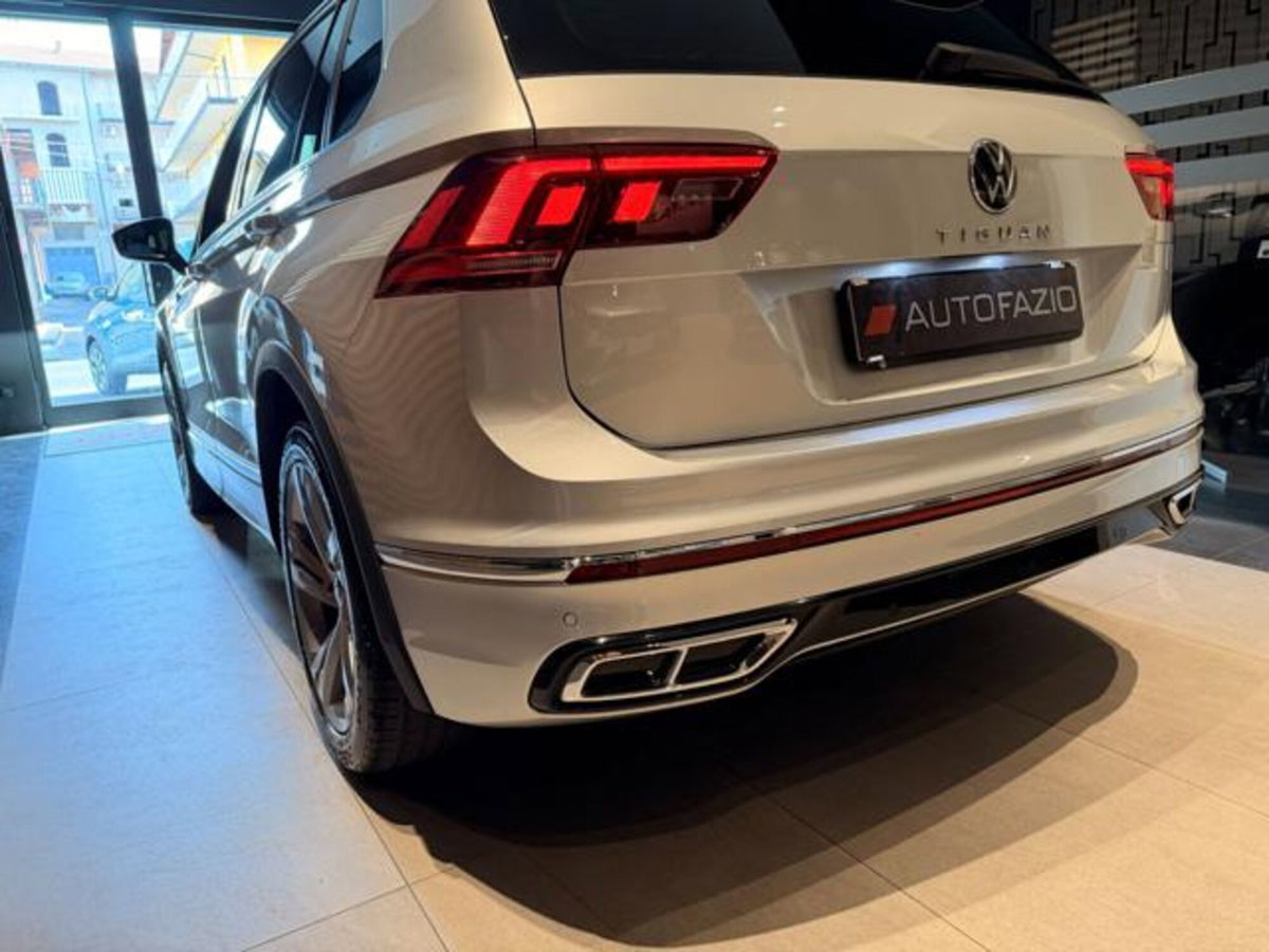 Volkswagen Tiguan 2.0 TDI 150 CV SCR DSG 4MOTION R-Line (10)
