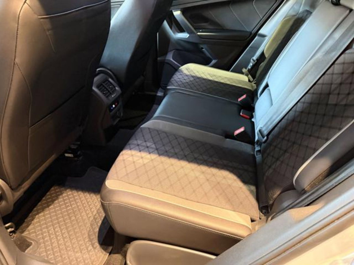 Volkswagen Tiguan 2.0 TDI 150 CV SCR DSG 4MOTION R-Line (13)
