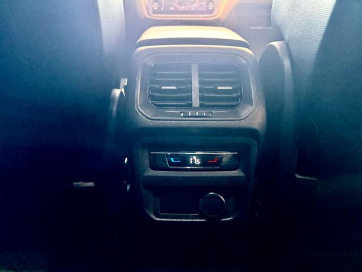 Volkswagen Tiguan 2.0 TDI 150 CV SCR DSG 4MOTION R-Line (15)