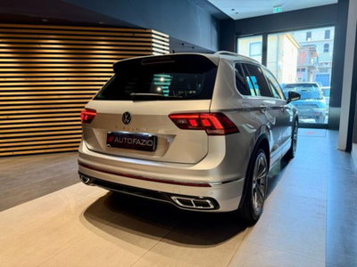 Volkswagen Tiguan 2.0 TDI 150 CV SCR DSG 4MOTION R-Line (18)