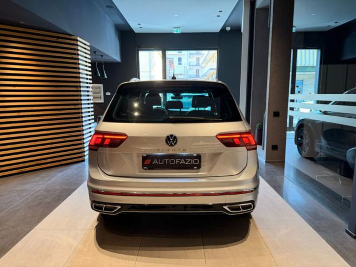 Volkswagen Tiguan 2.0 TDI 150 CV SCR DSG 4MOTION R-Line (9)