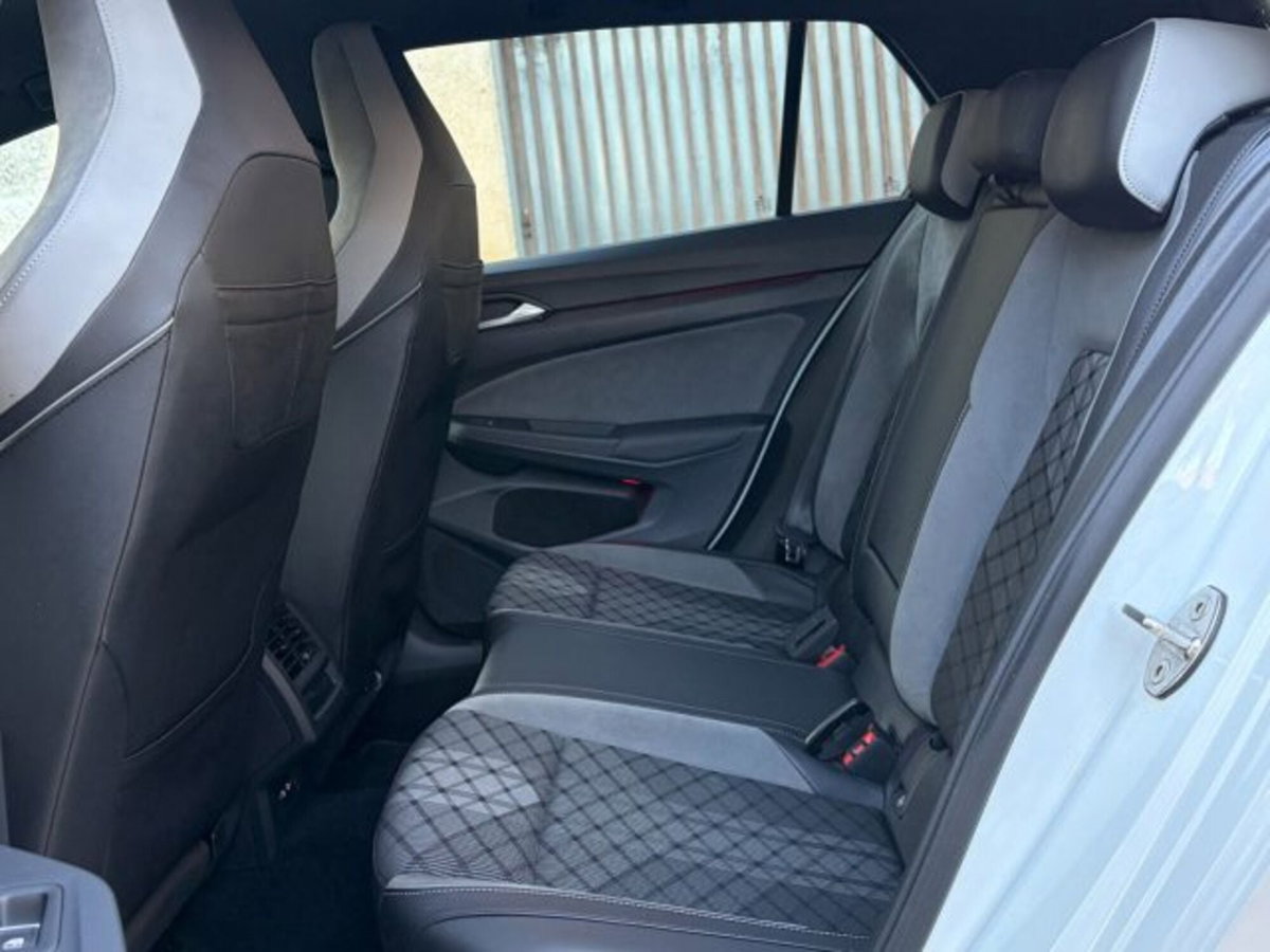 Volkswagen Golf 2.0 TDI 150 CV SCR R-Line (16)