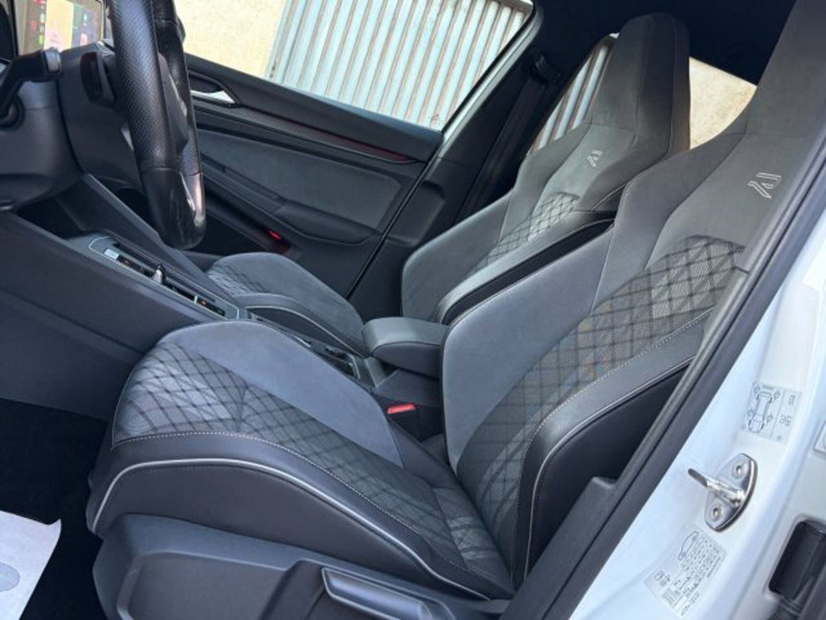 Volkswagen Golf 2.0 TDI 150 CV SCR R-Line (17)