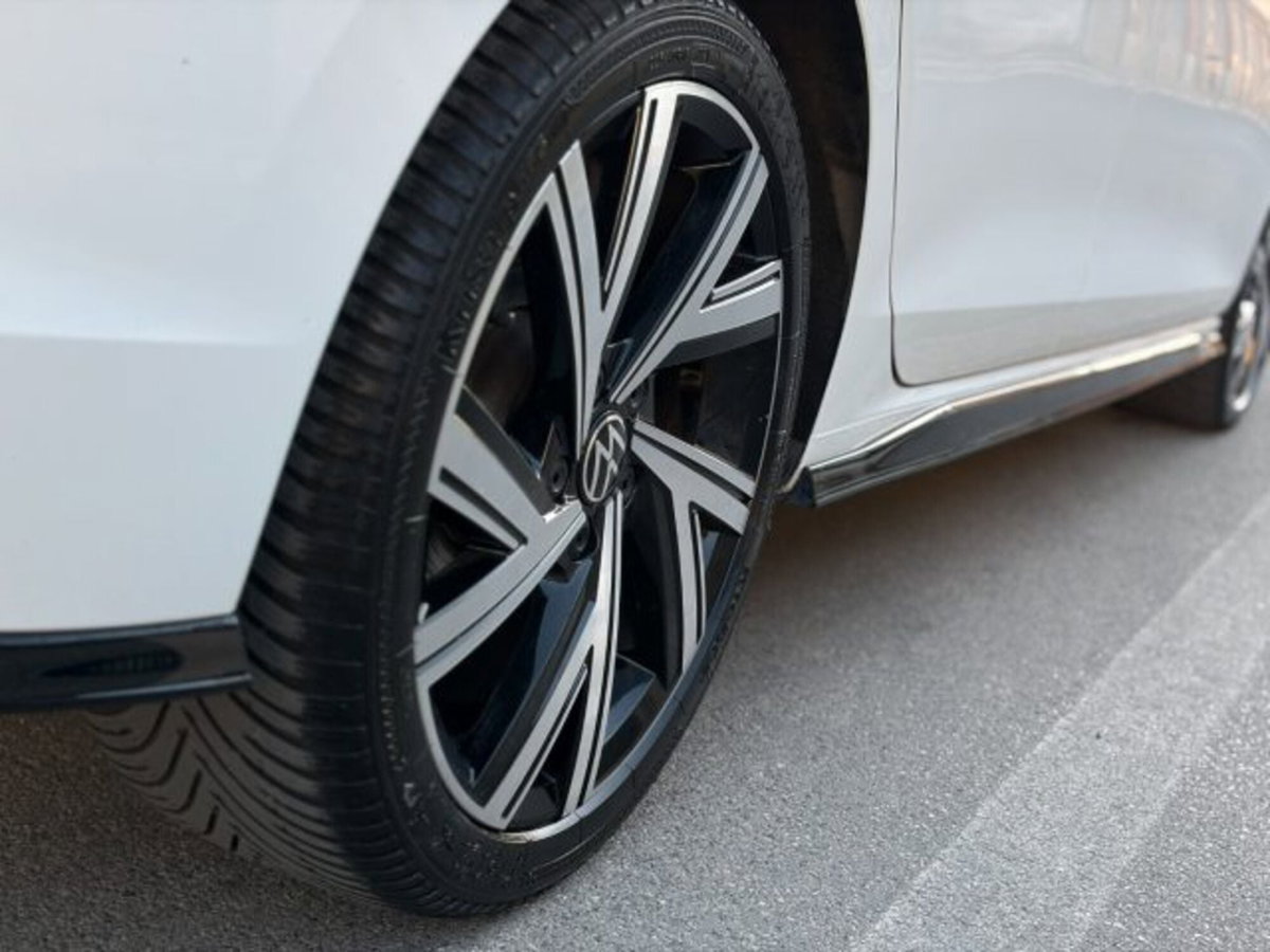 Volkswagen Golf 2.0 TDI 150 CV SCR R-Line (5)