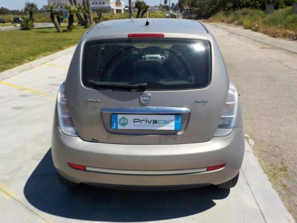 Lancia Ypsilon 1.3 MJT 90 CV Oro (10)