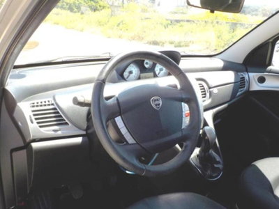 Lancia Ypsilon 1.3 MJT 90 CV Oro (18)
