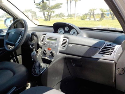 Lancia Ypsilon 1.3 MJT 90 CV Oro (19)