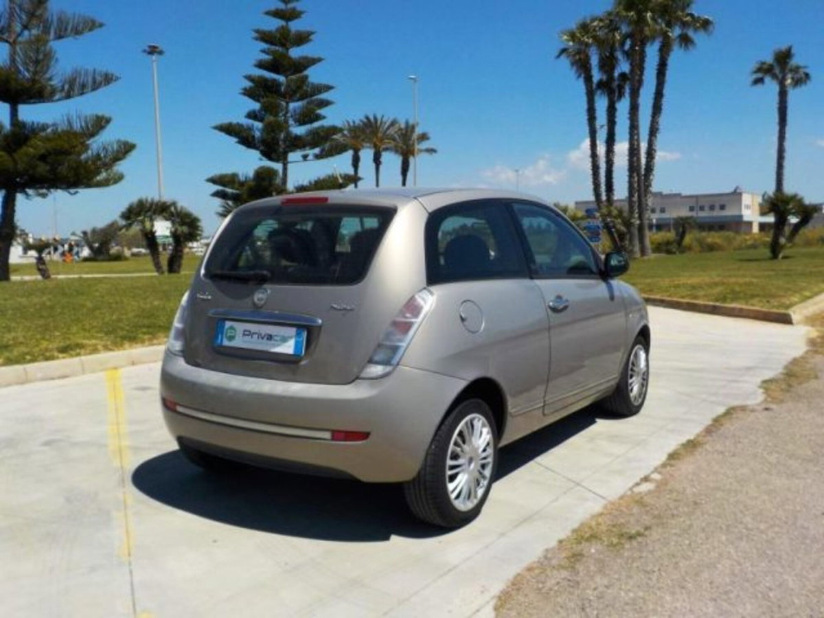 Lancia Ypsilon 1.3 MJT 90 CV Oro (5)