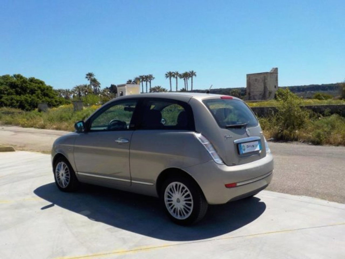 Lancia Ypsilon 1.3 MJT 90 CV Oro (7)