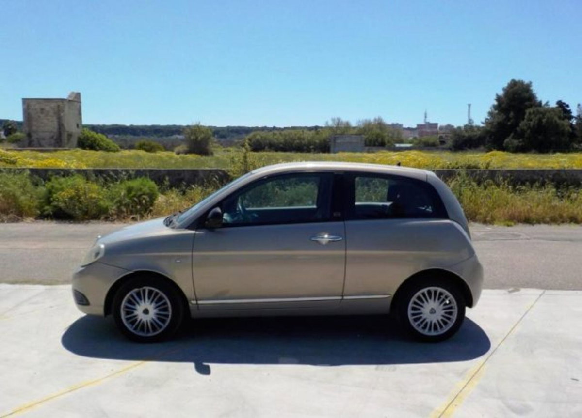 Lancia Ypsilon 1.3 MJT 90 CV Oro (8)