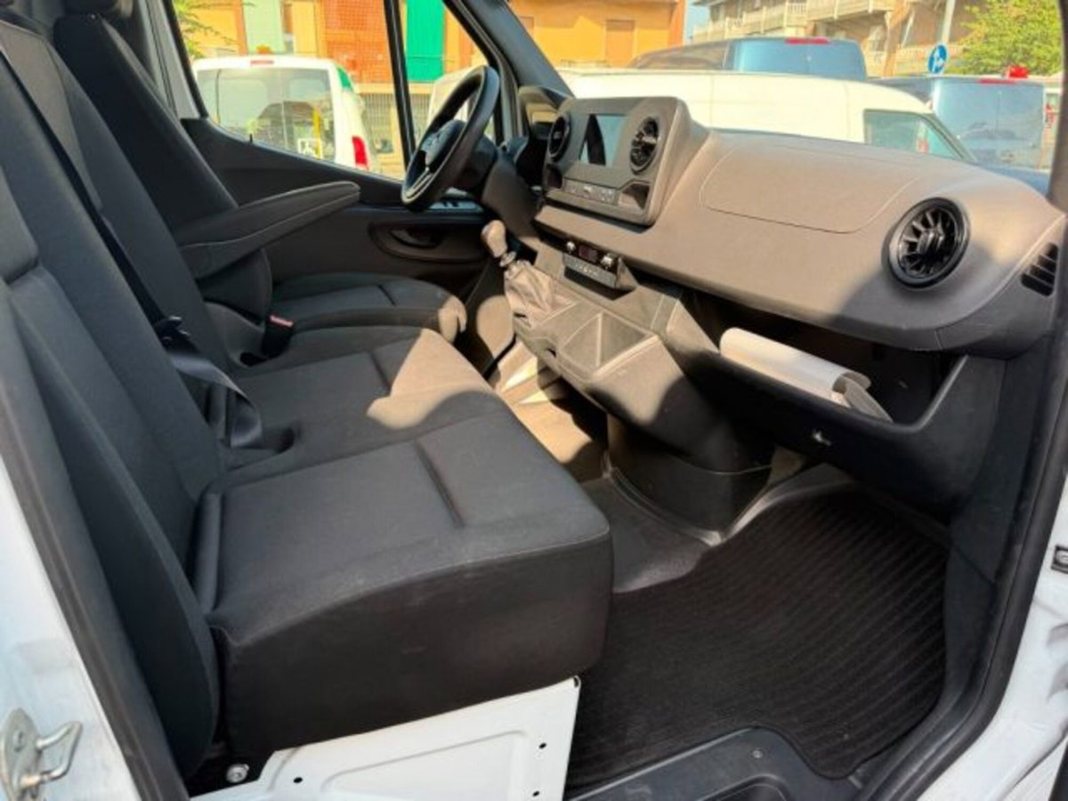 Mercedes-Benz Sprinter F37/35 317 CDI F RWD TA Furgone (11)