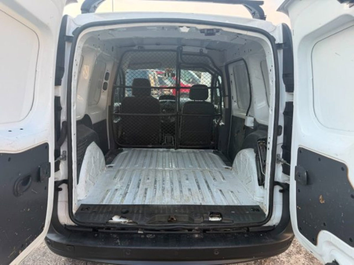 Renault Kangoo 1.5 dCi 75CV F.AP. 3p. Express Compact Ice (7)