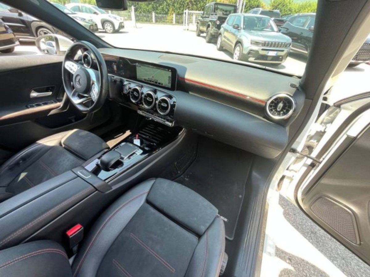 Mercedes-Benz Classe A 180 d AMG Line Premium Plus auto (14)