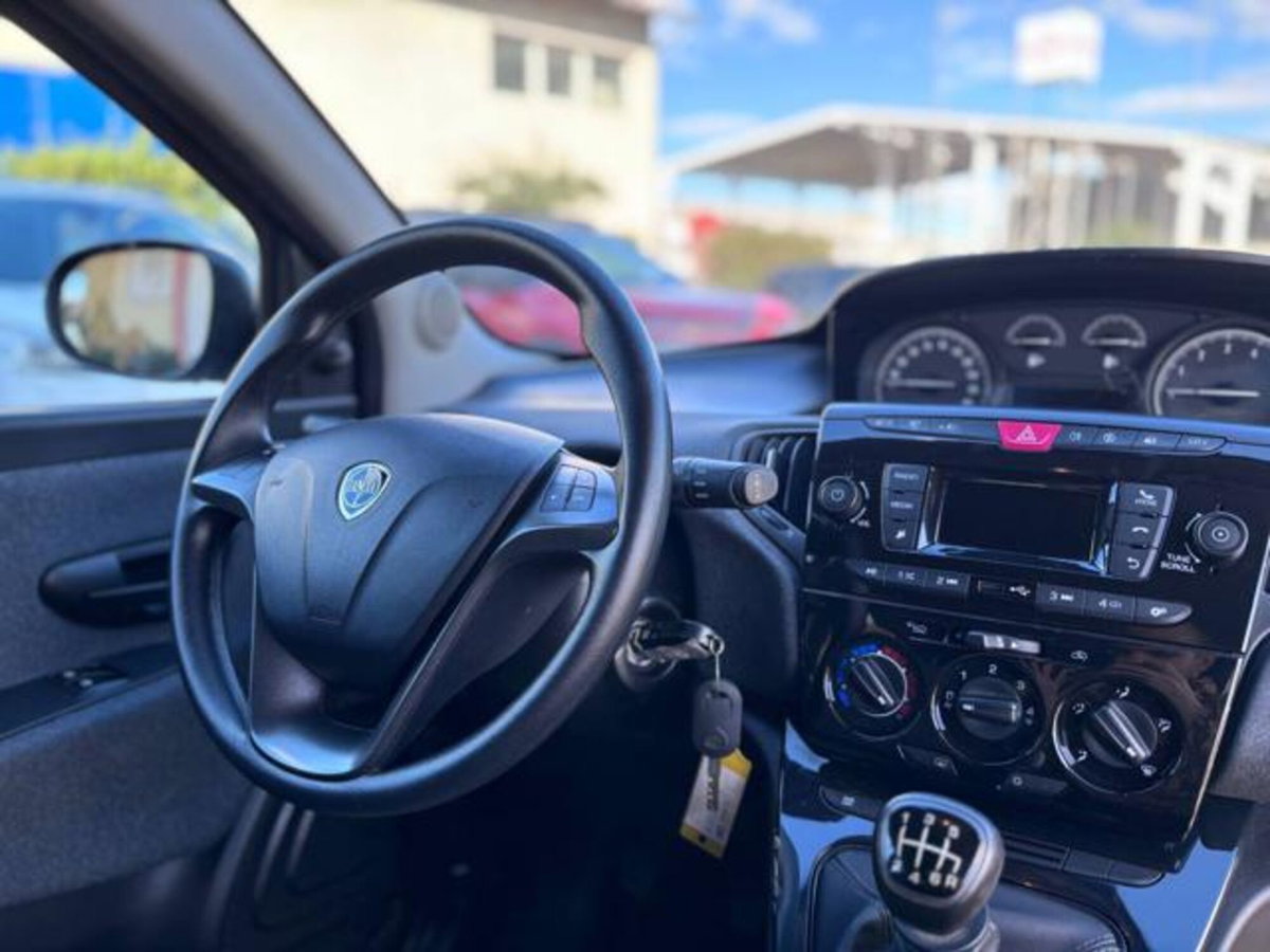 Lancia Ypsilon 1.0 FireFly 5 porte S&S Hybrid Ecochic Silver (11)