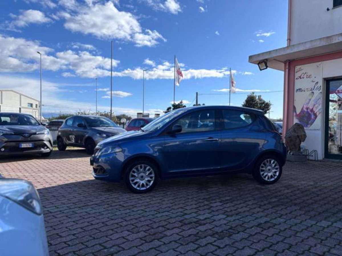Lancia Ypsilon 1.0 FireFly 5 porte S&S Hybrid Ecochic Silver (14)
