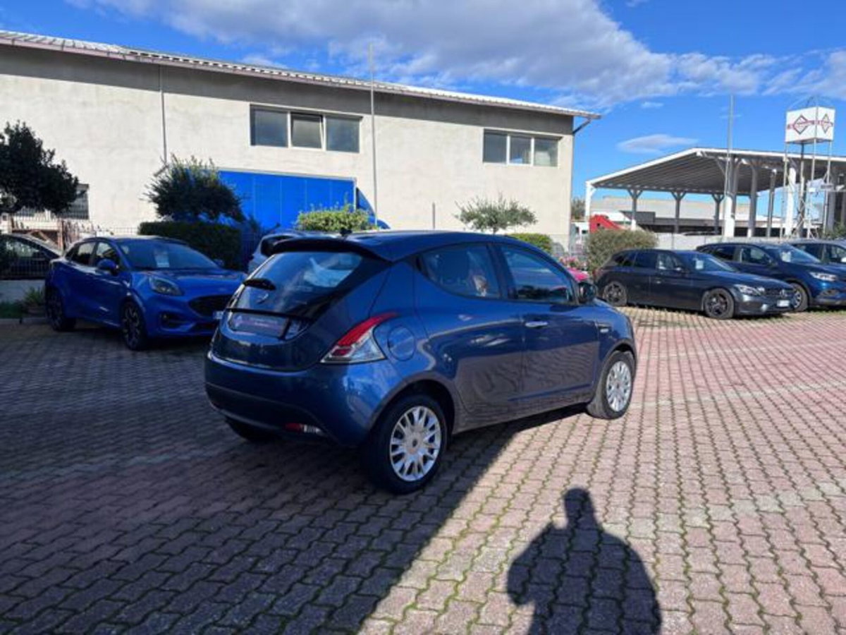 Lancia Ypsilon 1.0 FireFly 5 porte S&S Hybrid Ecochic Silver (15)