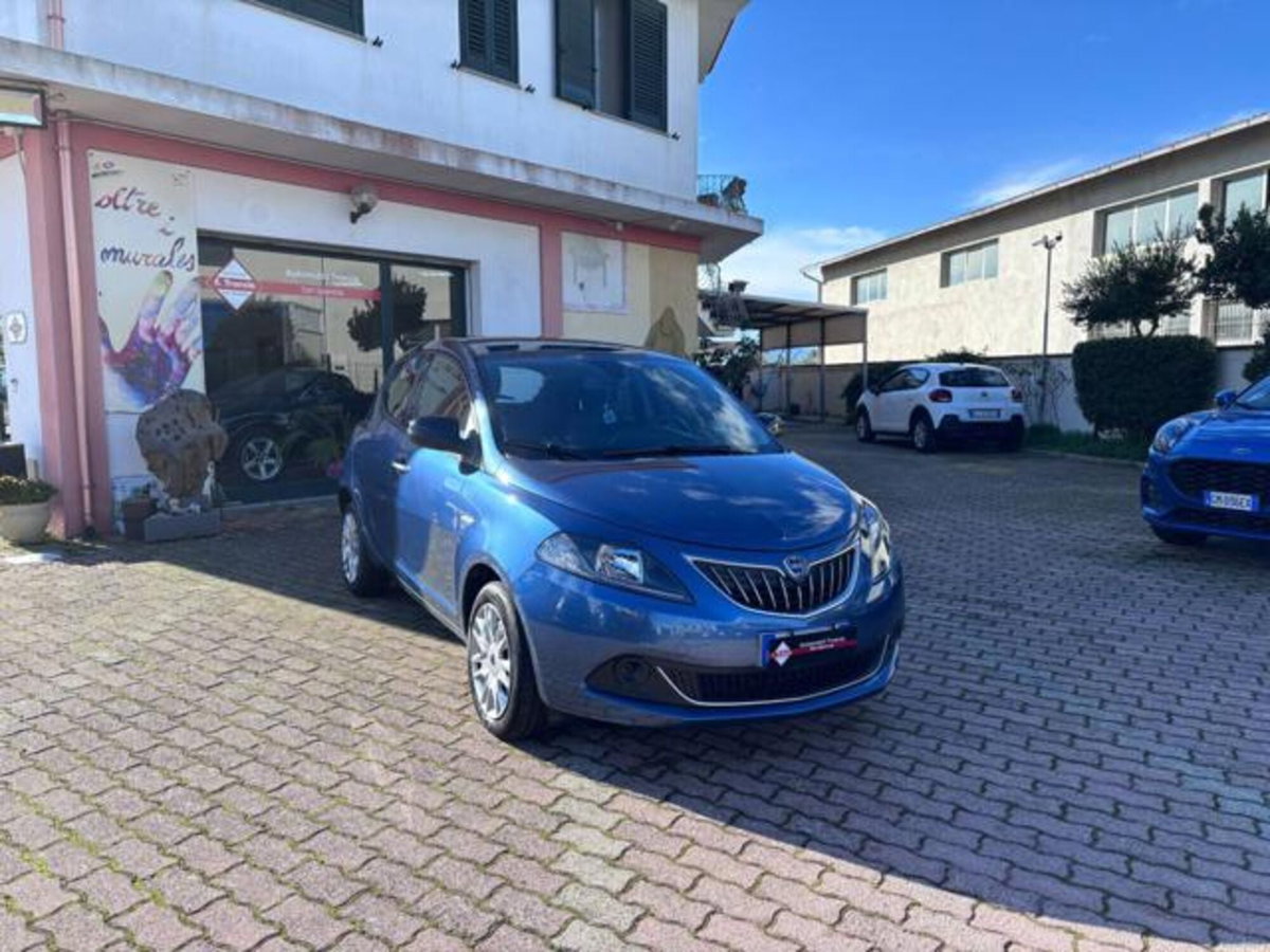 Lancia Ypsilon 1.0 FireFly 5 porte S&S Hybrid Ecochic Silver (2)