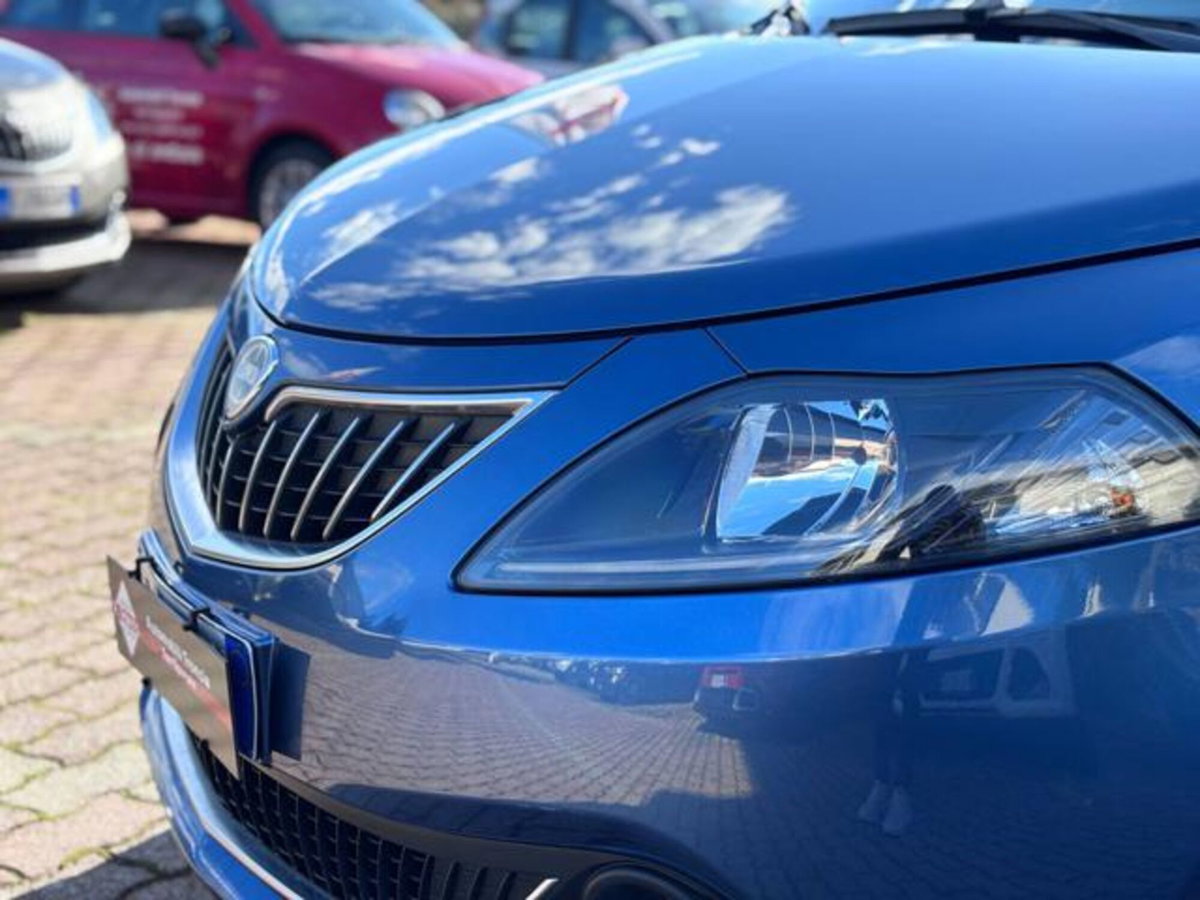 Lancia Ypsilon 1.0 FireFly 5 porte S&S Hybrid Ecochic Silver (3)