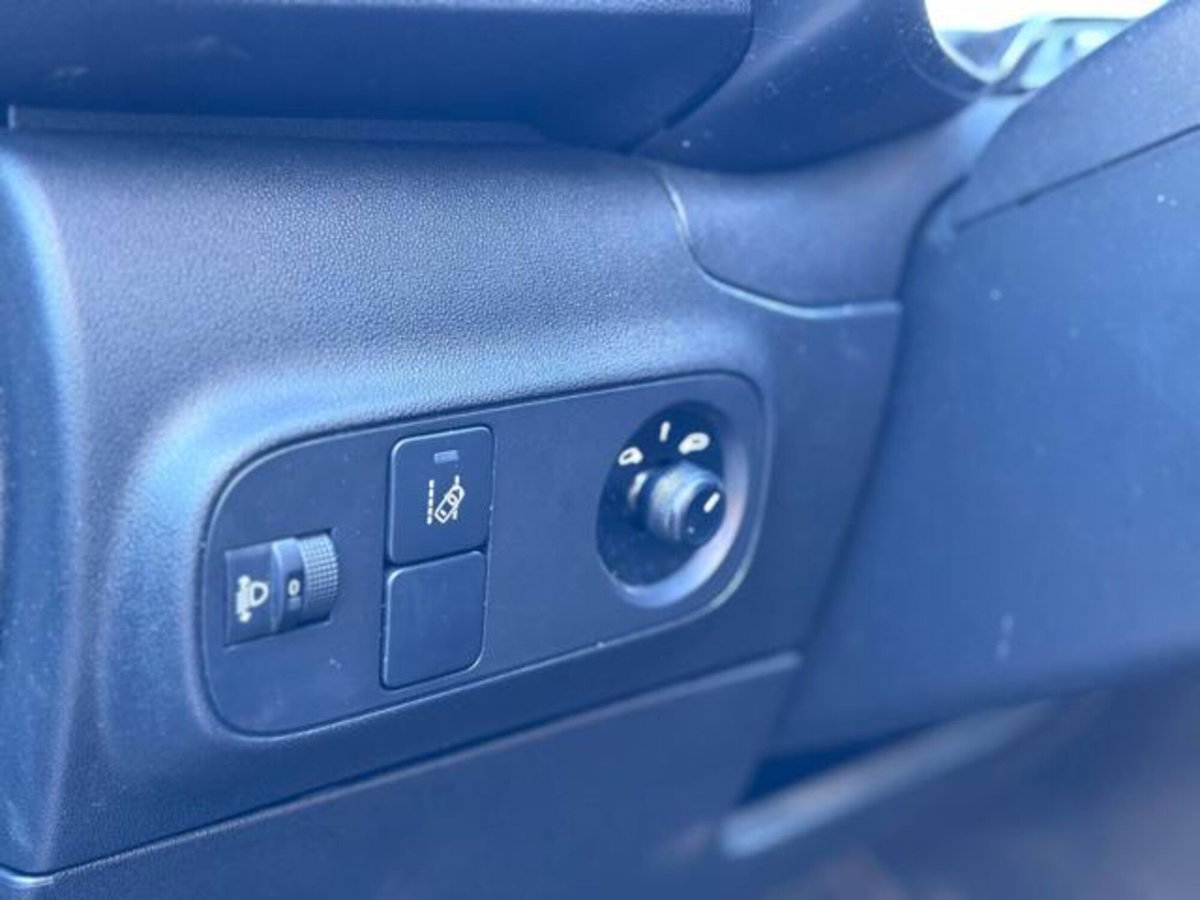 Citroen C3 BlueHDi 100 S&S Shine Pack (11)