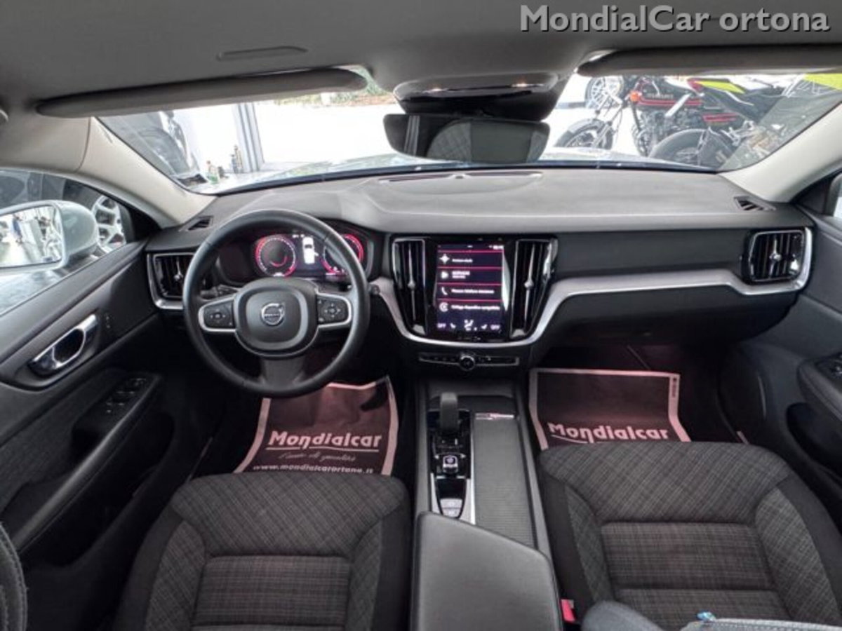 Volvo V60 B4 (d) automatico Essential (10)