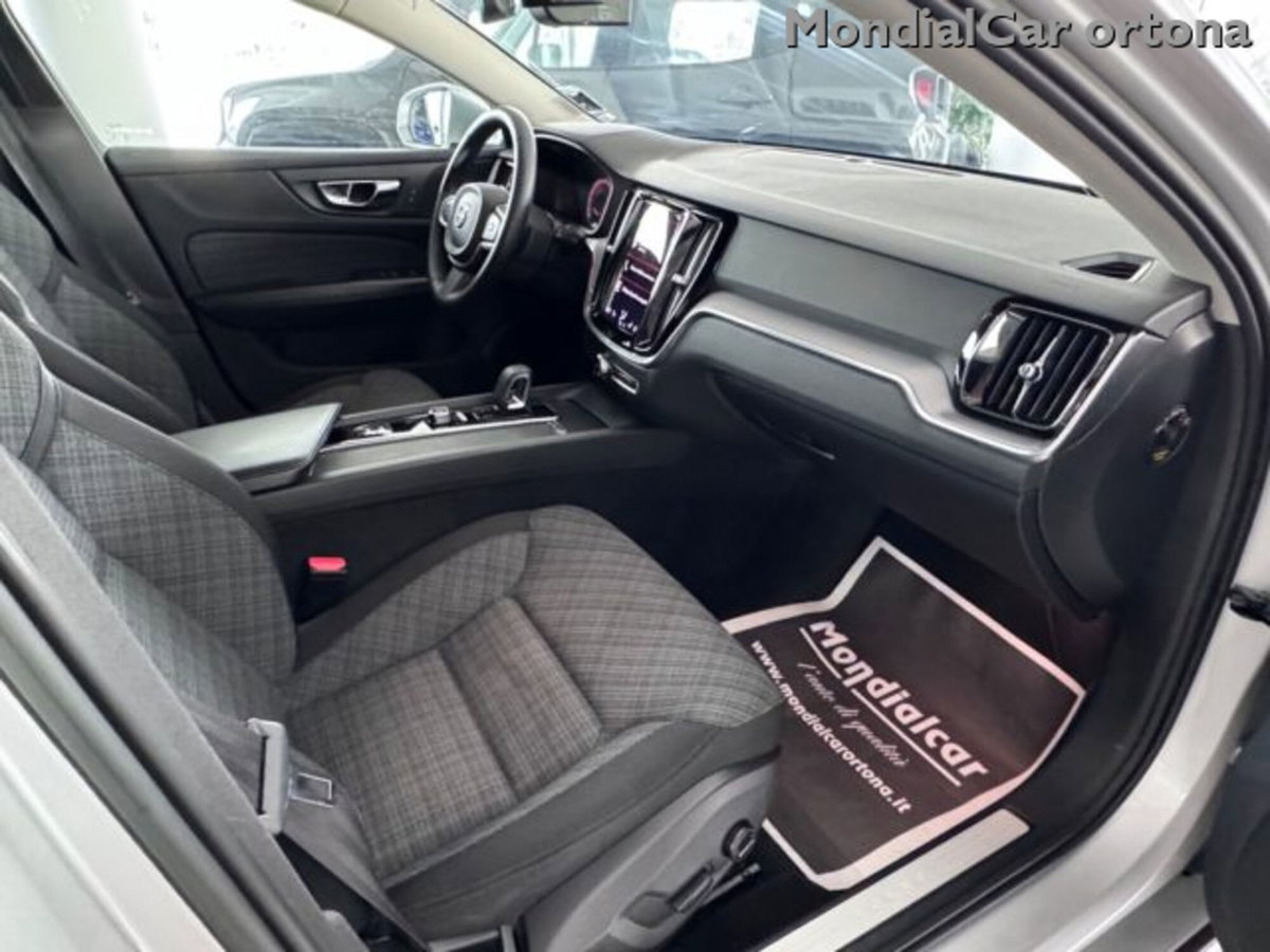Volvo V60 B4 (d) automatico Essential (12)
