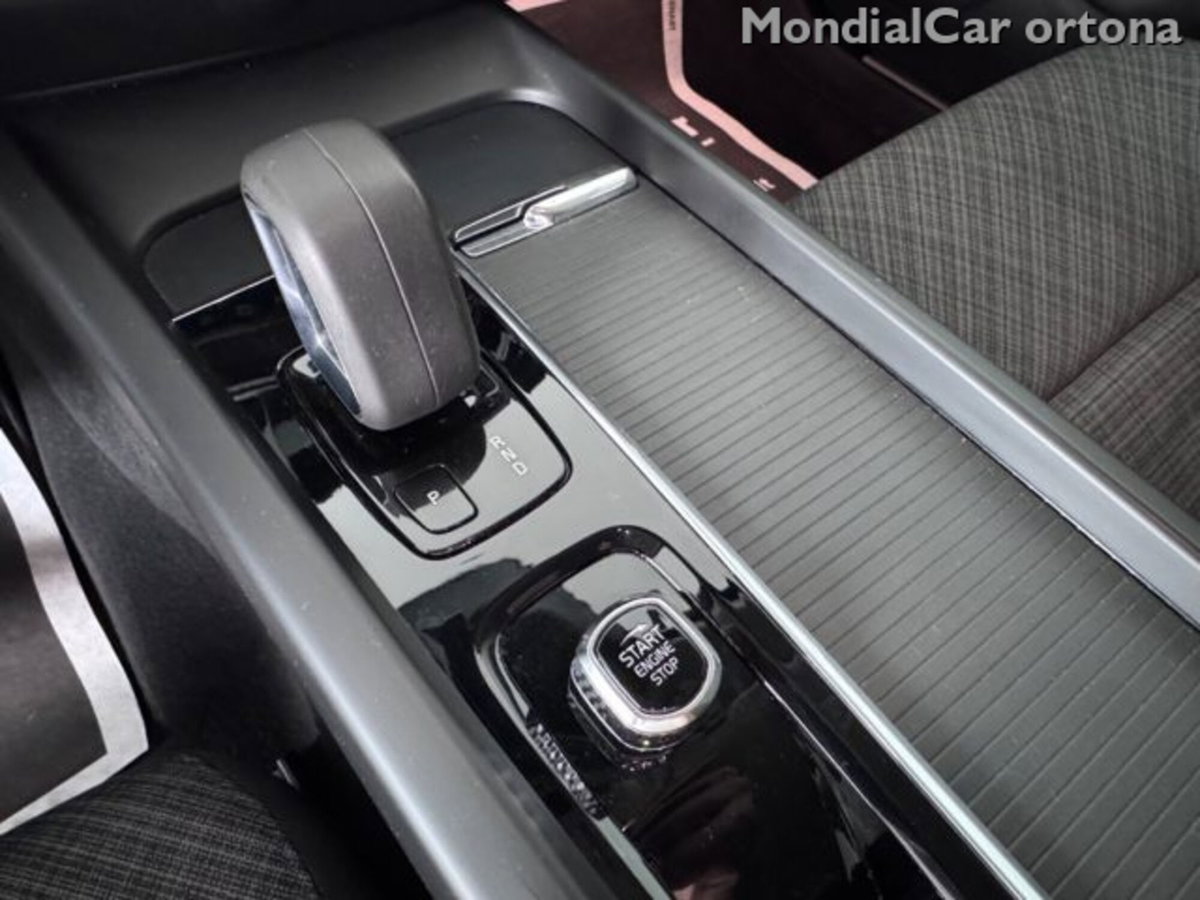 Volvo V60 B4 (d) automatico Essential (14)