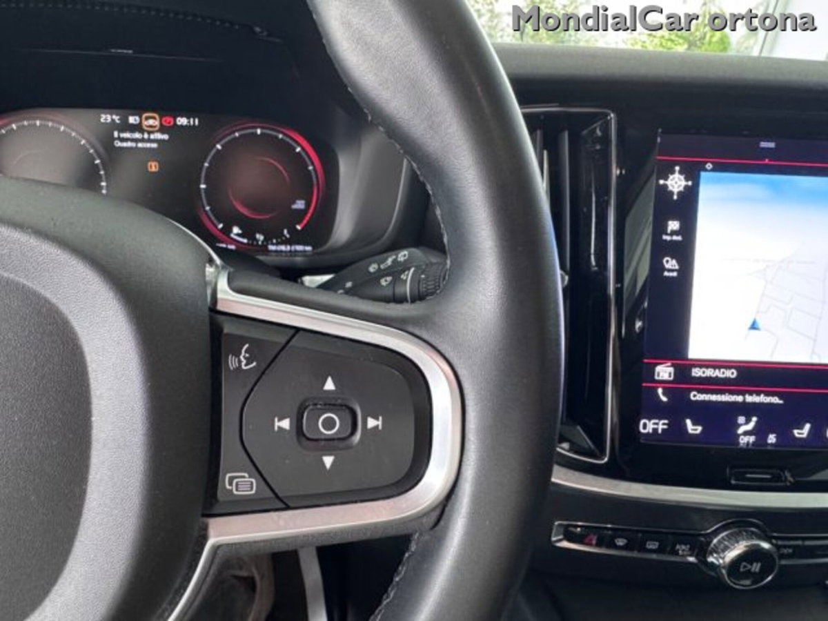 Volvo V60 B4 (d) automatico Essential (16)