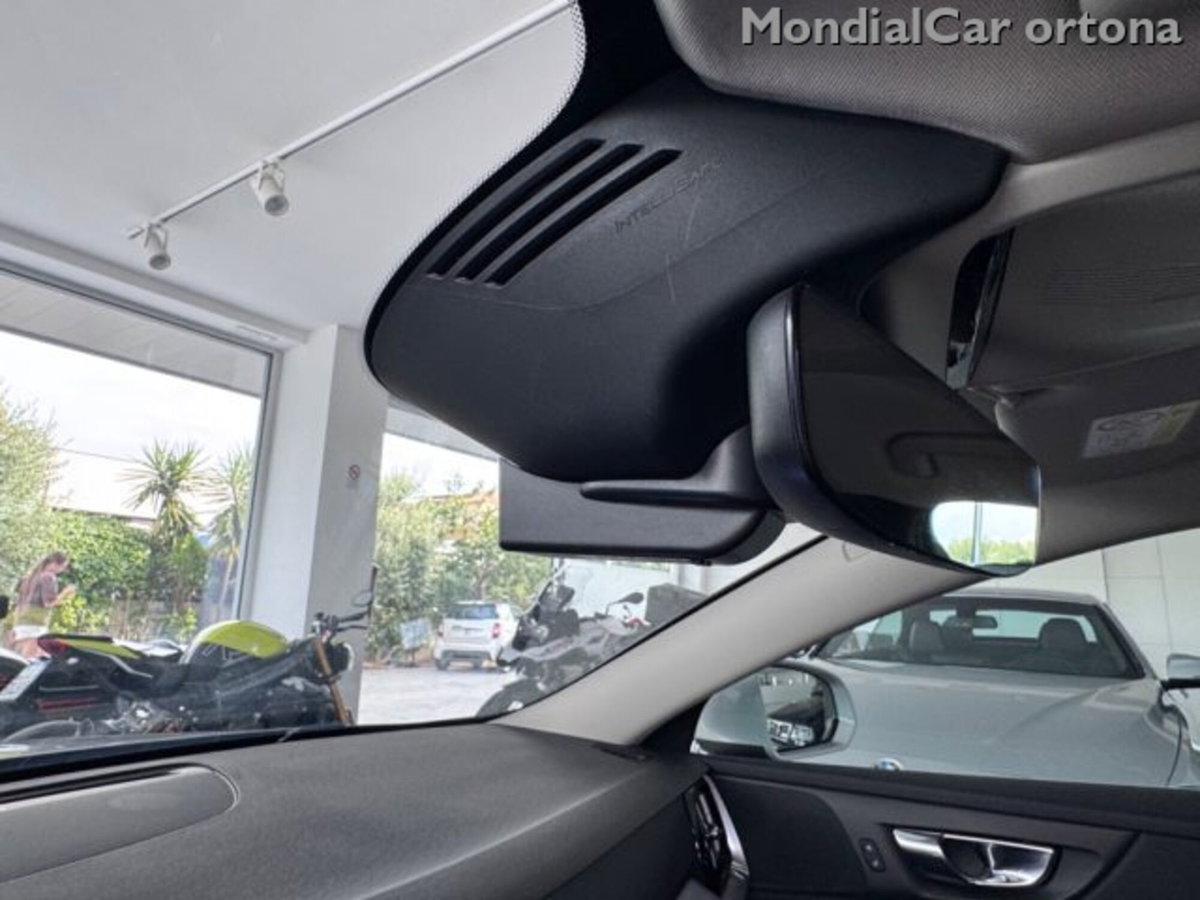 Volvo V60 B4 (d) automatico Essential (17)